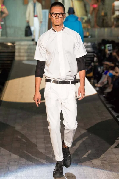 Look 8